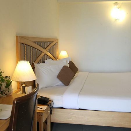 Lotus 8 Hotel Nedumbassery Εξωτερικό φωτογραφία
