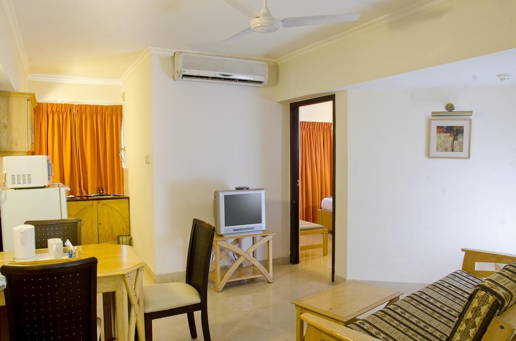 Lotus 8 Hotel Nedumbassery Δωμάτιο φωτογραφία